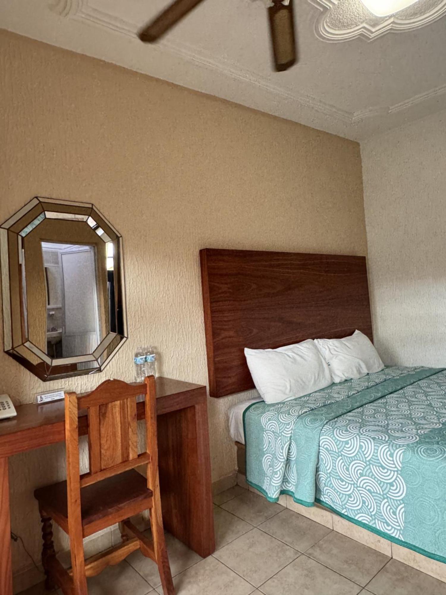 Hotel Las Fuentes Lagos de Moreno Extérieur photo